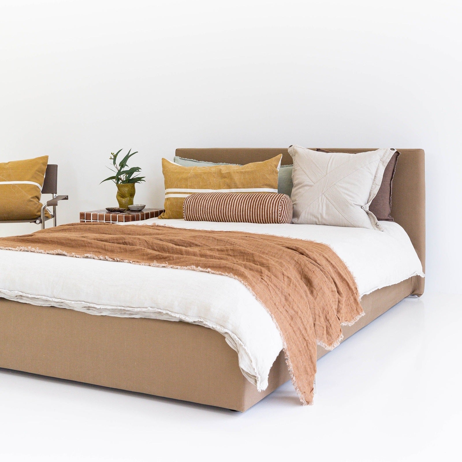 Linen Bed