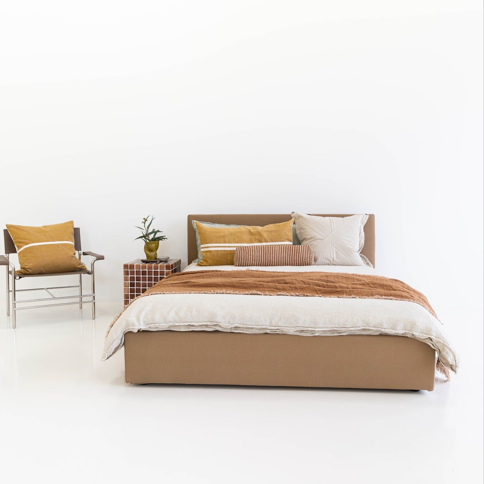 Linen Bed